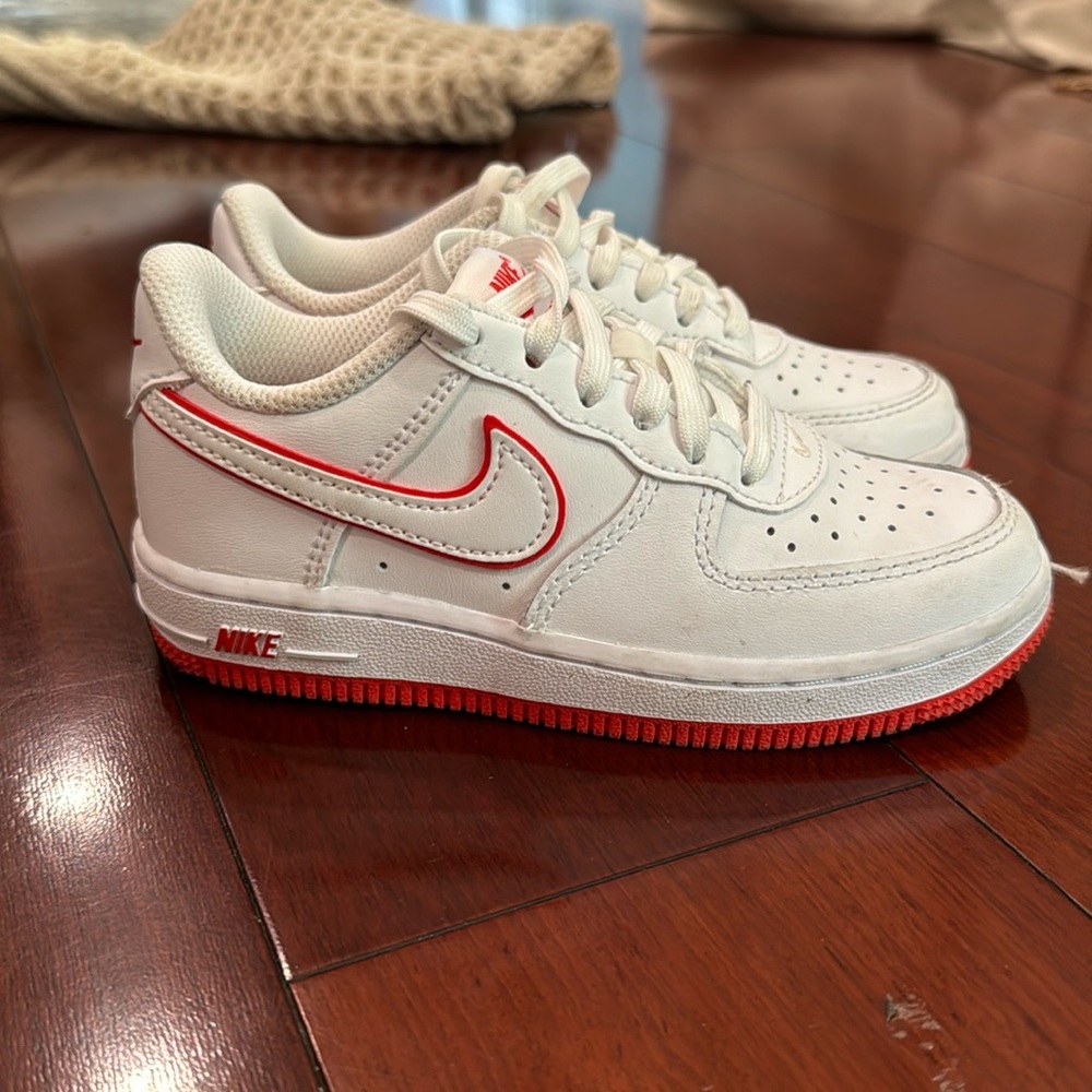 Toddler Nike shoes 10.5c